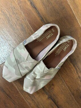 TOMS Women's Alpargata Slip-On Flats Size 6 pink green Egret Camo Print Twee. Cu